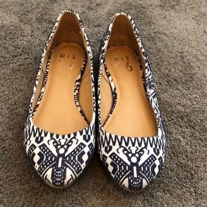 Mix No 6 women’s printed flat sz 6.5M